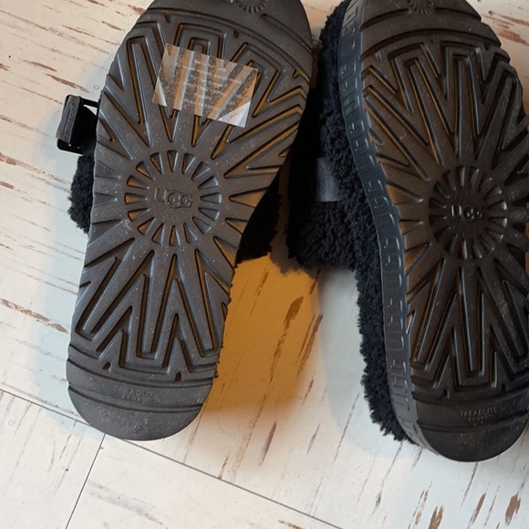 Ugg slippers size 10 - Picture 4 of 4